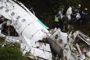 Rò rỉ đoạn ghi âm máy bay chở đội bóng Brazil hết xăng