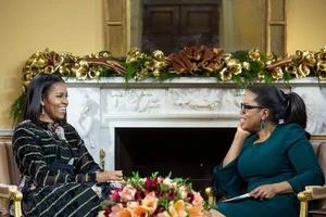 Bà Michelle Obama tiết lộ lý do giúp đỡ ông Trump