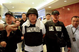 Ông Duterte đòi treo cổ 20 cảnh sát 'bẩn'