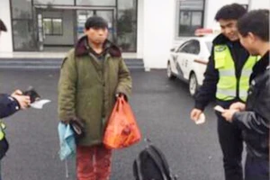 Trung Quốc: Đạp xe về quê ăn Tết, lạc 500km