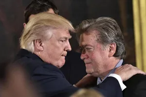 Nhân viên Nhà Trắng đang phát hoảng vì ông Trump?