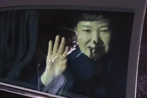 Bà Park bị phế truất, hàng loạt cố vấn cấp cao từ chức