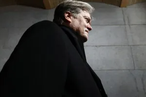 Ông Trump loại cố vấn thân cận khỏi NSC