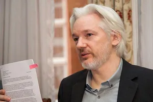 Cựu giám đốc FBI được rủ đầu quân cho WikiLeaks