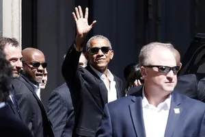 Ông Obama đem cả đoàn xe, chuyên cơ qua Ý dự hội nghị