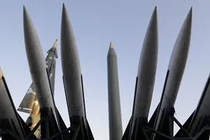  Hàn Quốc nổ súng cảnh cáo 'vật thể bay' Triều Tiên