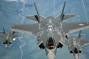 Mỹ cấm bay hàng loạt F-35 vì phi công ngạt thở