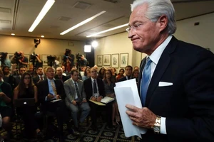 Ai là ‘thần hộ vệ’ của ông Trump đối phó điều tra Nga?