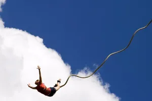 Nói sai một từ tiếng Anh, nữ du khách nhảy cầu tử nạn