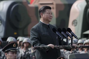 Ảnh: Hong Kong rầm rộ diễu binh đón ông Tập Cận Bình