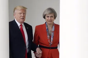 Lo biểu tình, ông Trump sẽ ghé thăm Anh chớp nhoáng