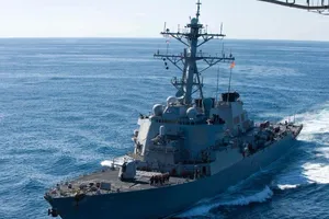 Tàu chiến Mỹ áp sát Đá Vành Khăn