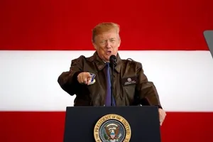 Chuyên cơ tổng thống Mỹ đáp xuống Nhật Bản