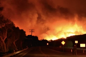 Bão lửa càn quét Nam California