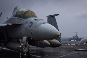 USS Carl Vinson tập chống tàu ngầm trên biển Đông