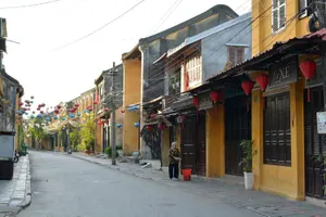 Đến Hội An ngắm dàn xe cổ hoành tráng diễu hành trên phố