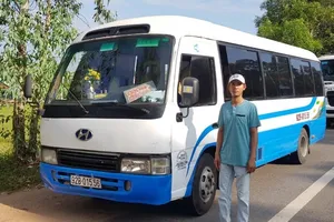 Tài xế xài bằng giả bị tạm giữ xe khách 