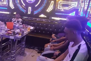 Quảng Nam: Hàng chục người chơi ma túy ở quán karaoke 