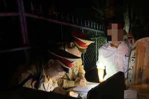 1 tài xế bị phạt 35 triệu, tước bằng 23 tháng vì nồng độ cồn