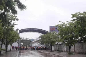 Công nhân dừng việc vì có người đến từ TQ trong công ty