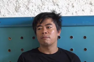 Giằng mã tấu không được liền lấy đao chém cán bộ công an