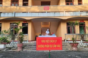 Nhân viên sân golf tiếp xúc 2 khách Anh âm tính COVID-19