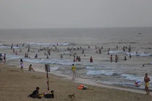 Quảng Nam cho phép tắm biển trở lại