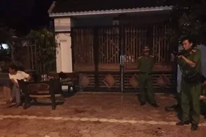 Ra ngoài nghe điện thoại, một người bị đâm tử vong