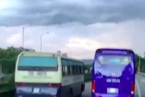 Xử phạt 2 tài xế không nhường đường cho xe cứu hỏa