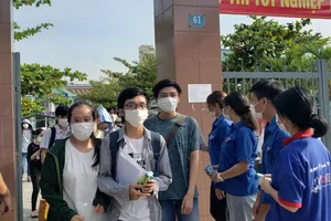 Kết thúc kỳ thi THPT: 'Cảm giác rất đã, muốn khoe với mẹ'