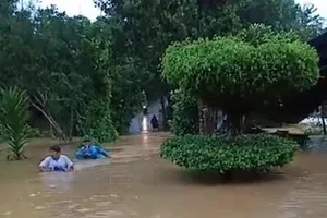 Bão số 5: Miền núi Quảng Nam bị chia cắt do sạt lở