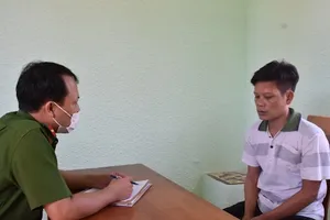 Say rượu cầm dao đến nhà hàng xóm đâm 2 phụ nữ