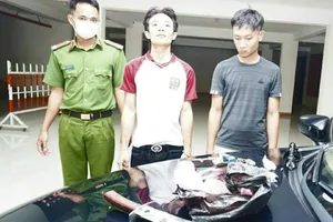 CSGT truy đuổi 40 km phát hiện ma túy trong ô tô