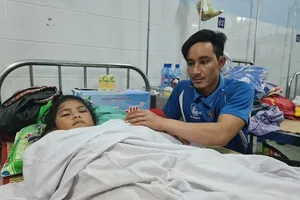 Người Trà Leng 'không cần tiền, chỉ đi nhờ xe' đã gặp vợ con