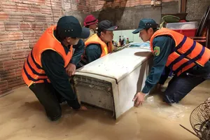 Quảng Ngãi: Lũ lên nhanh, nhiều nơi bị ngập sâu, chia cắt