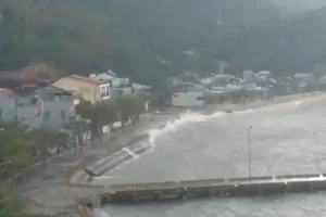 Lý Sơn gió giật tới cấp 12 kéo dài trong nhiều giờ