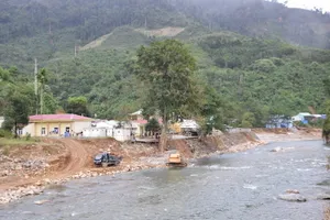 Tìm nơi ở mới cho người dân mất nhà ở Trà Leng