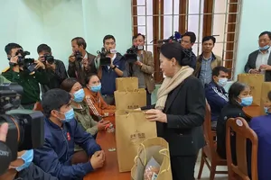 Chủ tịch Quốc hội thăm huyện bị sạt lở nặng ở Quảng Nam