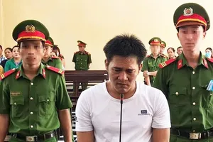 Đang ngồi ăn ở vỉa hè, bất ngờ bị đâm nhiều nhát