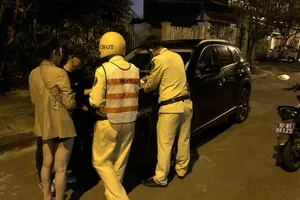 Bị phạt 45 triệu vì uống rượu, lái ô tô không có bằng lái