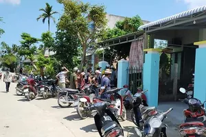 Truy tìm 2 kẻ trùm kín mặt vào trói chủ nhà, lục lấy tiền