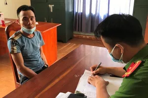 Bắt kẻ ngáo đá tàng trữ súng, roi điện