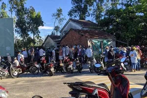 Thầy hiệu trưởng đang ở nhà thì bị 1 thanh niên đâm tử vong