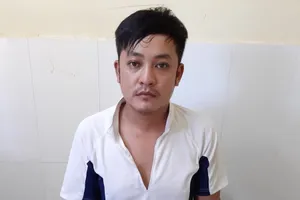 Trộm vé số của cụ bà đi bán dạo rồi mang bán rẻ cho người khác