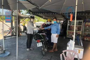 Thanh niên đi bộ về quê Thanh Hoá được người dân Quảng Nam tặng xe máy