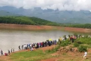 Đôi nam nữ vừa đính hôn để lại thư tuyệt mệnh rồi nhảy đập tự tử