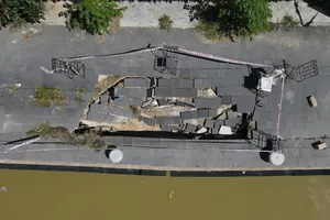 Kè bảo vệ phố cổ Hội An hơn 135 tỉ đồng bị sụt lún nghiêm trọng