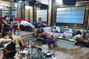 53 nam, nữ dương tính với ma tuý trong quán kraoke Luxury ở Quảng Nam