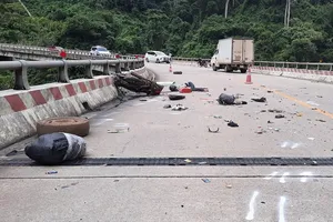 2 mẹ con tử vong do tai nạn trên đường từ miền Nam về quê