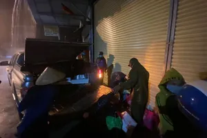 Chạy xe máy từ TP.HCM về Thanh Hoá, thai phụ chuyển dạ giữa đường